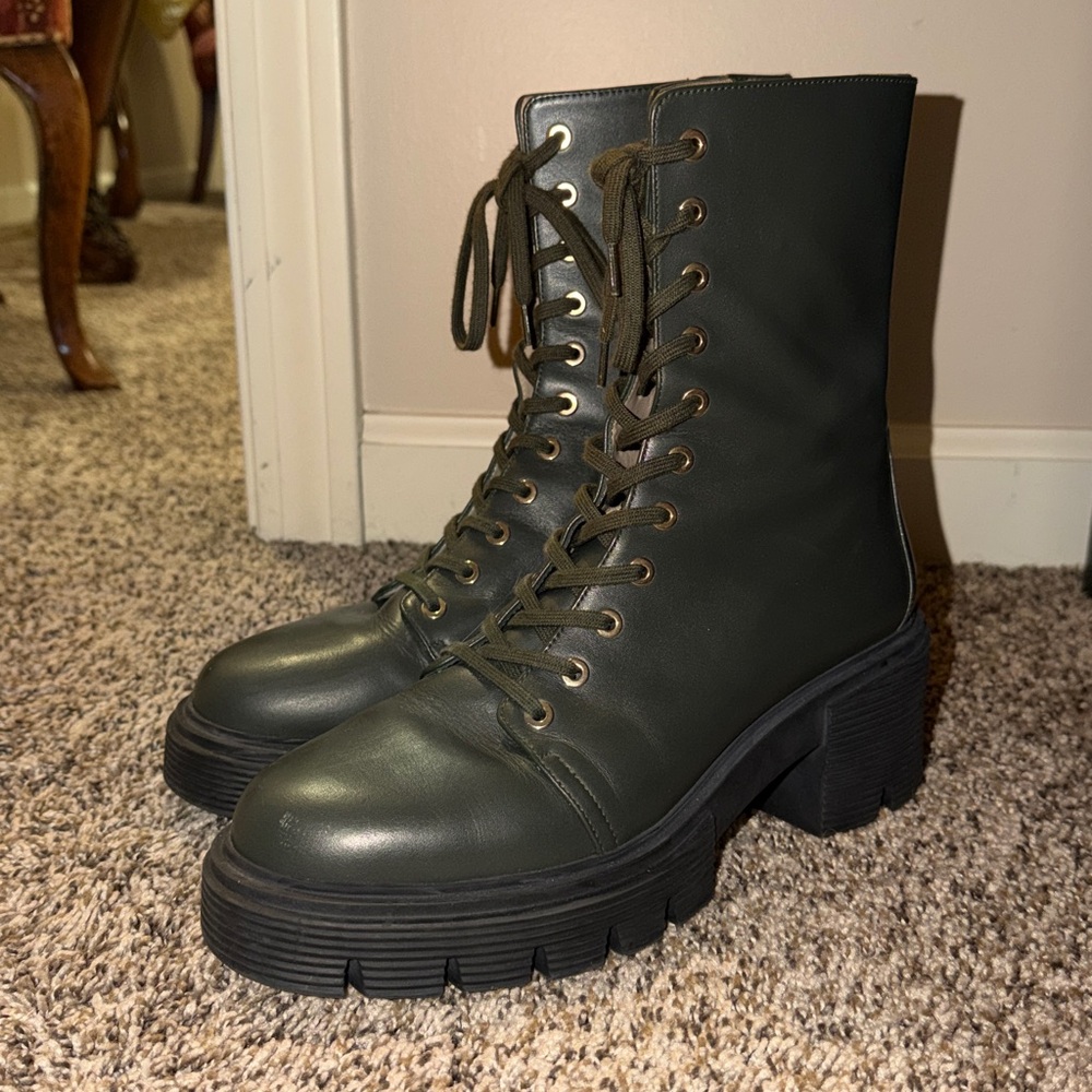 Stuart Weitzman Women's Green Lace-Up Boots - Picture 4 of 8